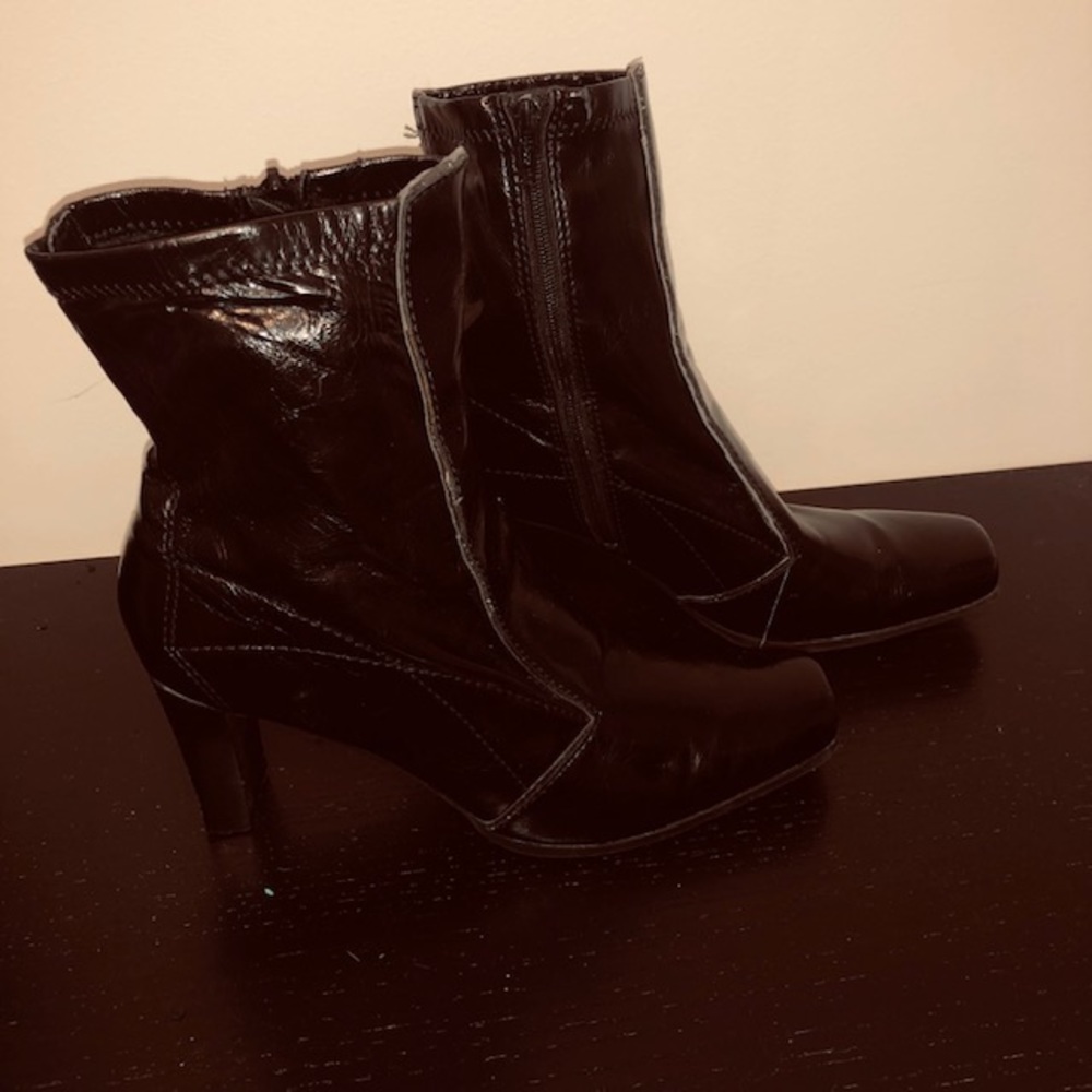Franco Sarto ankle boots, stunning design size 6